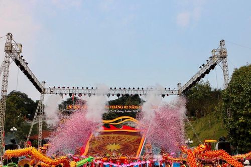 Rộn ràng Lễ hội đền Cửa Ông năm 2024