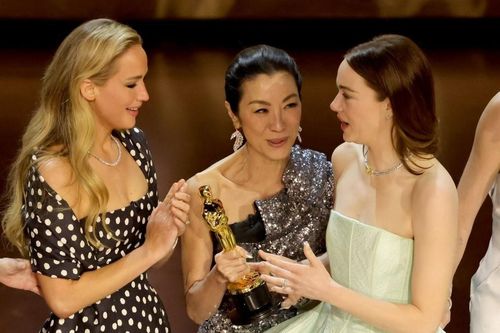 Hình ảnh Dương Tử Quỳnh và Emma Stone gây tranh luận