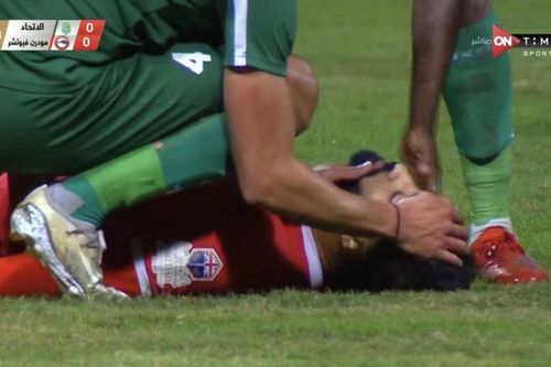 Đồng đội cũ của Salah đột quỵ, tim ngừng đập hơn 1 tiếng