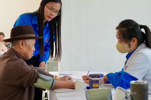 Tổ chức khám bệnh miễn phí cho đối tượng chính sách, người cao tuổi