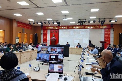 'Quản' chặt mức thu phụ phí của các hãng tàu biển