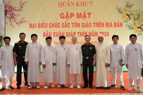 Quân khu 7 xây dựng hơn 400 căn nhà 'Tình nghĩa quân-dân' tặng đồng bào các tôn giáo khó khăn