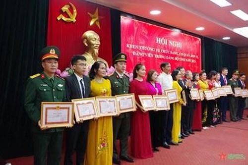 Tỉnh ủy Sơn La khen thưởng tổ chức đảng và đảng viên năm 2023