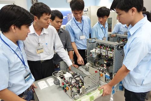Sinh viên khối ngành Kỹ thuật - Công nghệ: Sẵn nhu cầu, thừa cơ hội việc làm