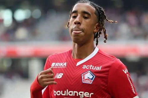 Hậu vệ khiến Man Utd ra sức tranh giành với Liverpool là ai?