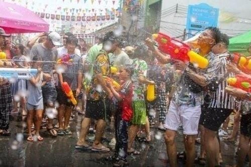 Thái Lan nỗ lực hạn chế tai nạn giao thông do lái xe khi say rượu trong lễ hội Songkran