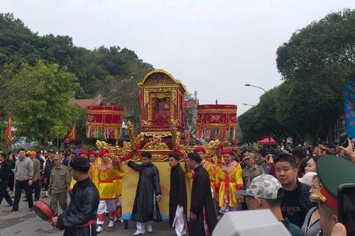 Độc đáo hai lễ rước song song tại lễ hội đền Cửa Ông