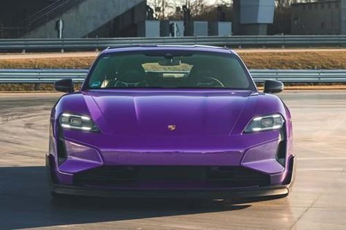 Porsche ra mắt siêu xe điện Taycan mạnh nhất lịch sử