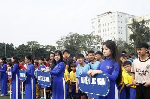 20 đội tham dự giải bóng đá học sinh của Tỉnh Đoàn Bắc Giang