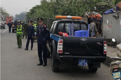 Hà Nội: Ra quân xử lý, giải tỏa vi phạm lấn chiếm lòng đường trên QL2