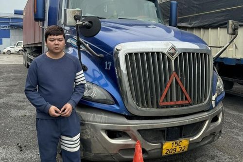 Tạm giữ hình sự đối tượng điều khiển xe Container tông vào xe CSGT