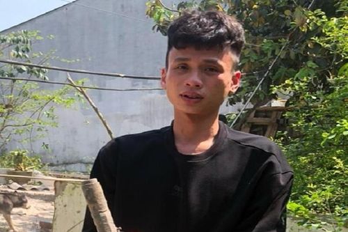 Con trai vác súng sang nhà hàng xóm xử lý mâu thuẫn cho mẹ