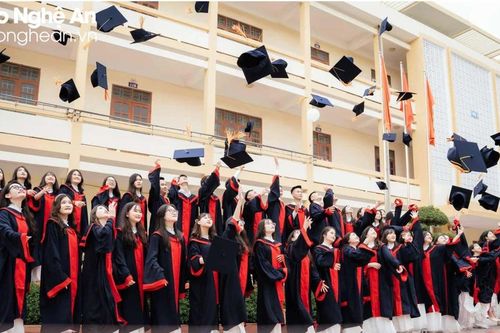 Các dịch vụ 'hái ra tiền' mùa kỷ yếu
