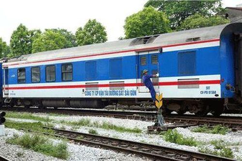 Giao cho người không đủ điều kiện điều khiển phương tiện giao thông đường sắt bị xử lý như thế nào?