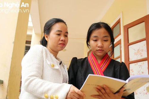 Hành trình đến danh hiệu thủ khoa môn Ngữ Văn tỉnh Nghệ An của nữ sinh nghèo Khơ Mú