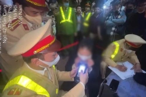 Tước bằng lái của nữ tài xế say xỉn, tự xưng là 'cháu lãnh đạo Bộ Công an'