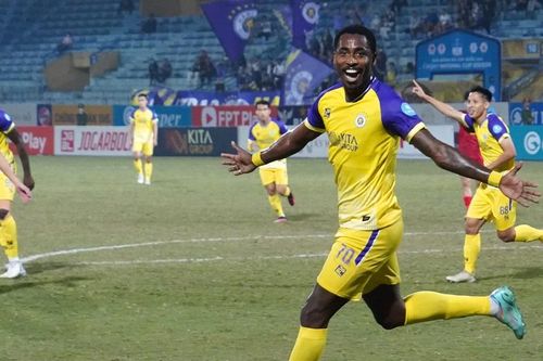 Ngoại binh tỏa sáng trước Hà Tĩnh, Hà Nội FC giành quyền vào Tứ kết Cúp Quốc gia