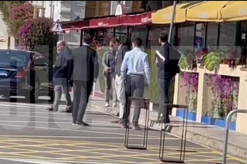 Hai Giám đốc của M.U đến Barcelona để thương thảo với Deco