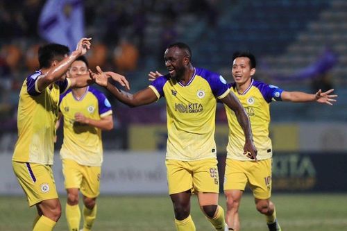 Thắng nhọc HL Hà Tĩnh, Hà Nội FC ghi tên vào Tứ kết Cúp Quốc gia