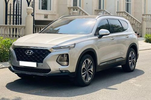 Lăn bánh 4 năm, Hyundai Santa Fe trượt giá ngang một chiếc Toyota Vios