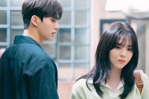Tò mò nghịch điện thoại người yêu, tôi bàng hoàng vì đoạn chat 'máu lạnh' giữa anh và bố đẻ