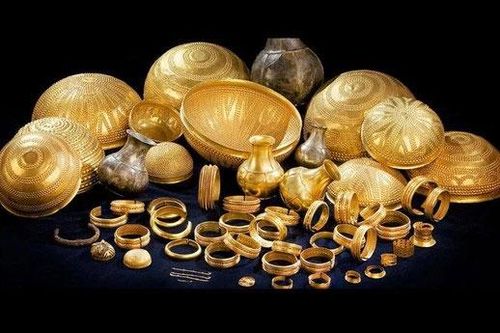 Khai quật kho vàng cổ, sốc vì phát hiện món đồ ngoài Trái Đất