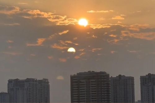 2 mặt trời cùng xuất hiện trên bầu trời, có phải là hiện tượng siêu hiếm?