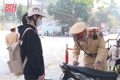 Công an huyện Thọ Xuân xử lý thanh thiếu niên, học sinh vi phạm giao thông