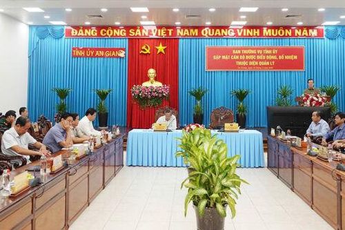 Ban Thường vụ Tỉnh ủy An Giang gặp mặt cán bộ được điều động, bổ nhiệm