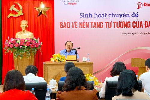 Phó bí thư Tỉnh ủy Quản Minh Cường sinh hoạt chuyên đề về bảo vệ nền tảng tư tưởng của Đảng tại Báo Đồng Nai