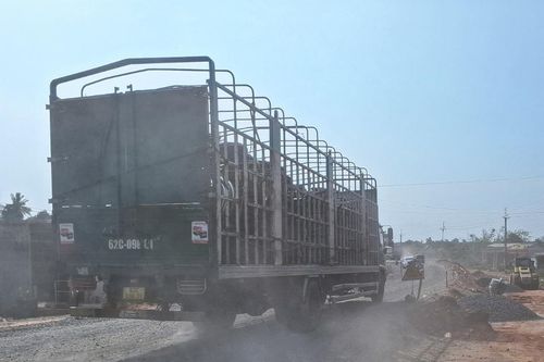 Dân kêu trời vì bụi do thi công quốc lộ 19