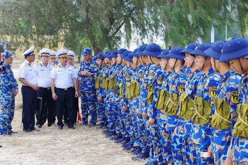 Tư lệnh Vùng 4 Hải quân kiểm tra công tác huấn luyện chiến sĩ mới tại Trung tâm Huấn luyện
