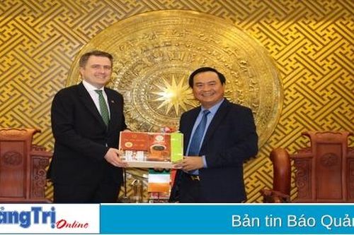 Chủ tịch UBND tỉnh Võ Văn Hưng tiếp xã giao đoàn công tác của Quốc vụ khanh Bộ Tư pháp và Đại sứ Ireland tại Việt Nam