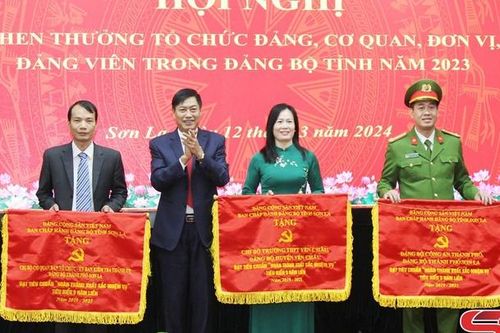 Hội nghị khen thưởng tổ chức đảng và đảng viên năm 2023