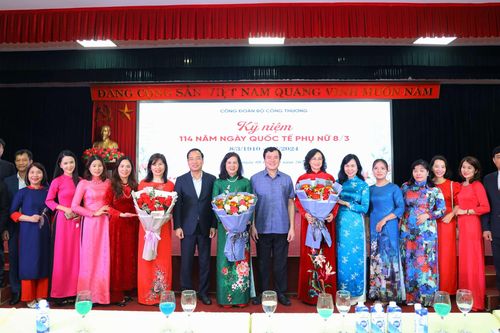 Tôn vinh nét đẹp phụ nữ ngành Công Thương
