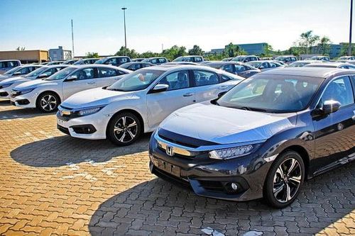 Ôtô nhập khẩu đạt gần 10.000 xe trong tháng 2