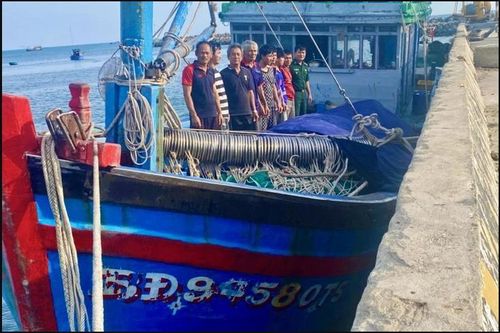 Truy tìm chiếc tàu vận tải tông chìm tàu cá rồi bỏ chạy