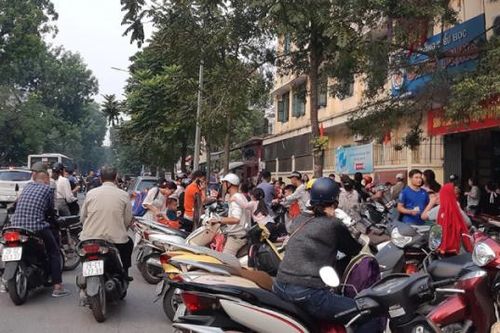 Hà Nội lên danh sách 'đỏ' hàng trăm trường học thường xuyên ùn tắc
