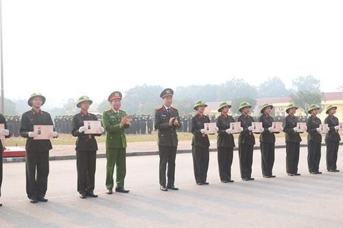 Hơn 1.200 học viên các trường CAND tốt nghiệp huấn luyện quân sự, võ thuật đầu khóa