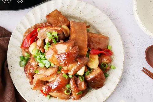Hai món gà chế biến với khoai môn thơm ngon hấp dẫn