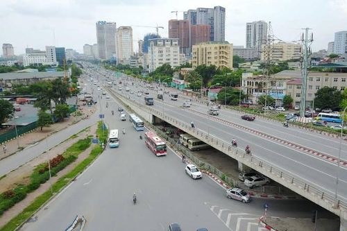 Cấm xe máy, xe thô sơ lưu thông qua cầu vượt Mai Dịch