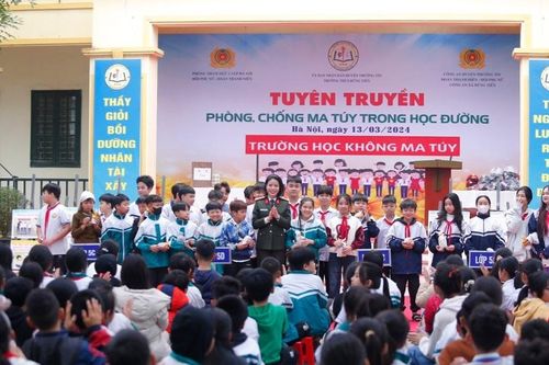 Tuyên truyền phòng chống ma túy học đường cho học sinh xã Dũng Tiến