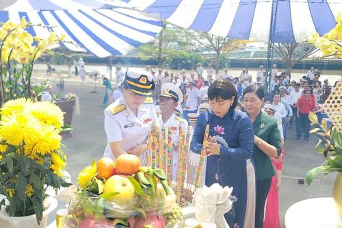 Khánh thành công trình nâng cấp tượng đài anh hùng liệt sĩ Đoàn tàu không số