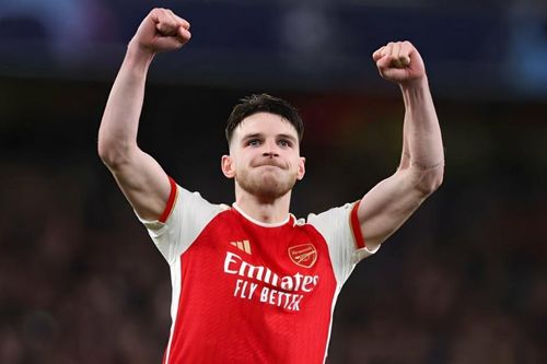 Arsenal vào tứ kết Champions League
