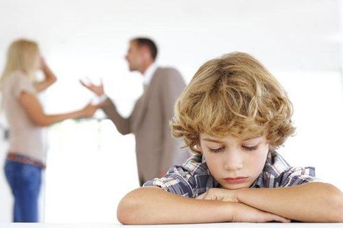 Con chưa đủ 36 tháng tuổi, khởi kiện ly hôn được không?