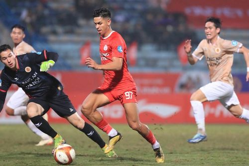 Filip Nguyễn bất lực, thủng lưới 4 bàn và thua 2 trận liền trong 4 ngày trước đội xếp áp chót V-League
