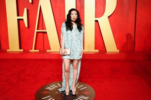 Ngôi sao gốc Á đình đám nhất nhì Hollywood diện đầm Công Trí, khán giả bàn tán rôm rả