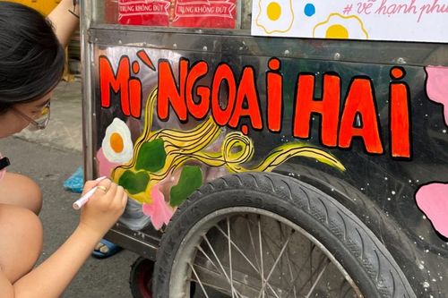Chở nhau đi vẽ bảng hiệu miễn phí