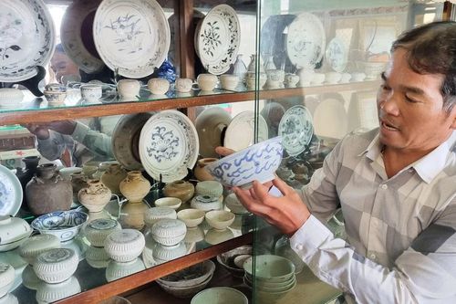Chiêm ngưỡng bộ sưu tập ở 'làng chài cổ vật' Quảng Ngãi