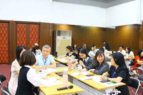 Khởi động dự án tiếng Anh hướng nghiệp năm 2024